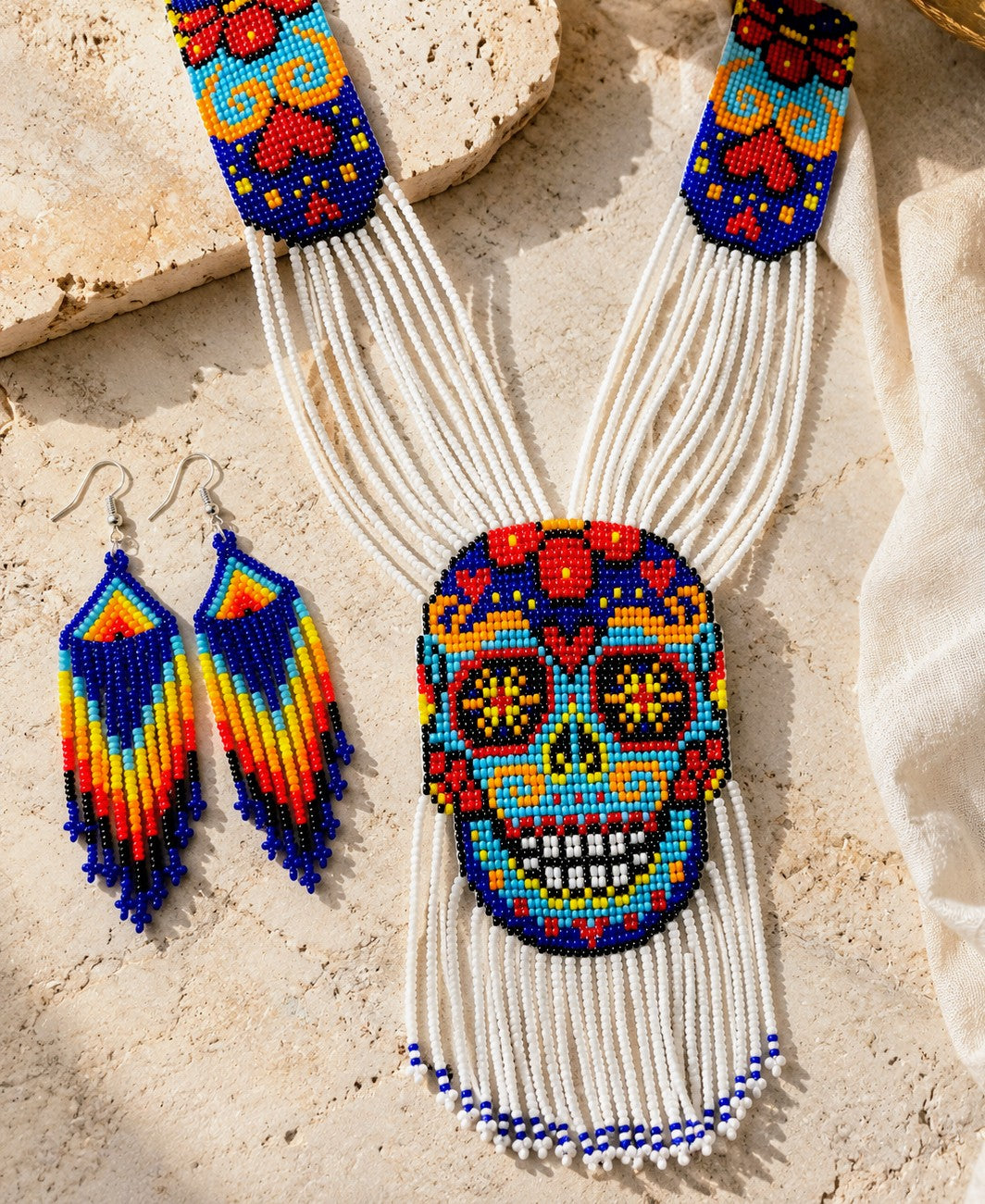 Naszyjnik ręcznie robiony z koralików seed beads z czaszką: Etniczny zestaw biżuterii z czaszką cukrową