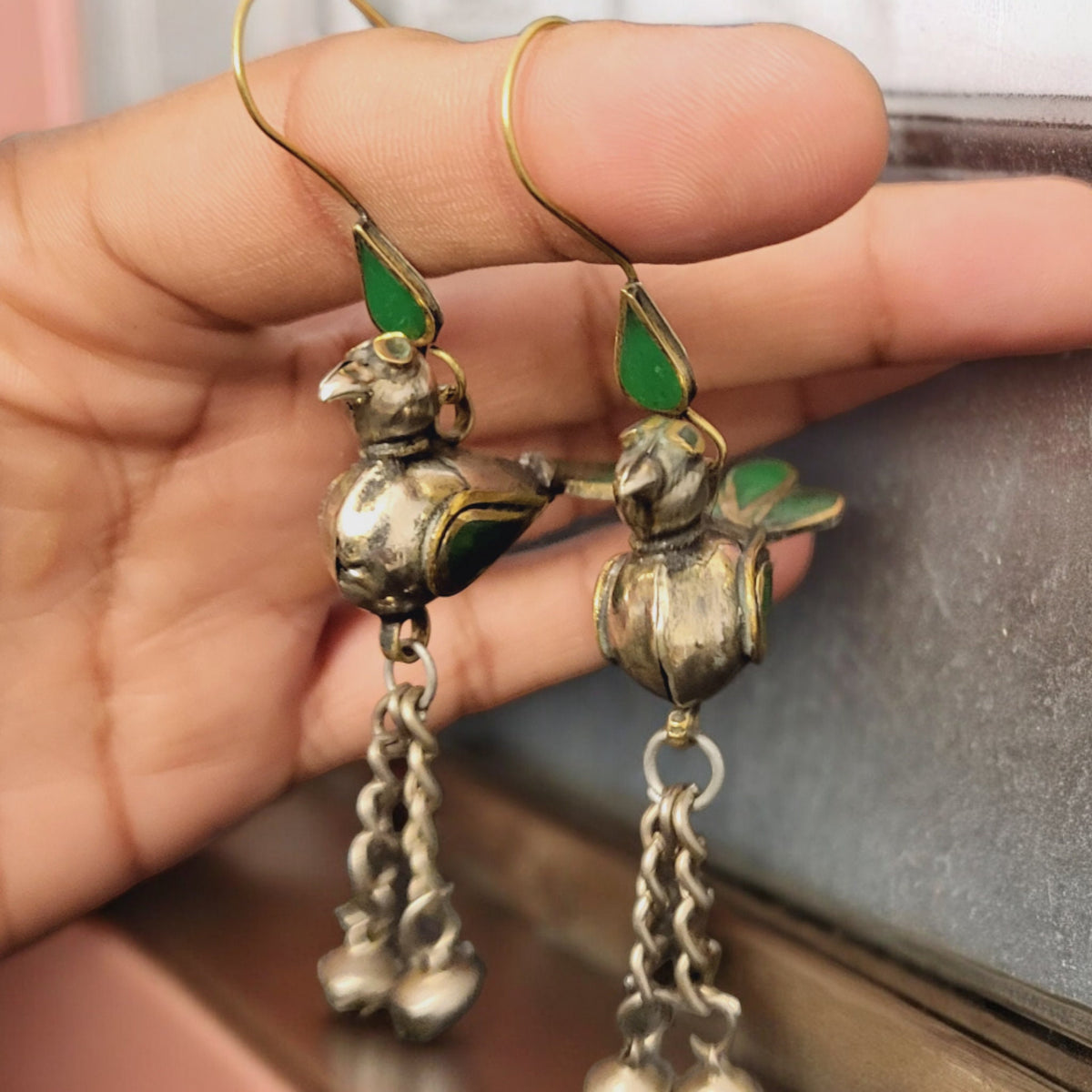Wiszące Kolczyki Papugi w Stylu Vintage ze Złotymi Akcentami, 8 cm
