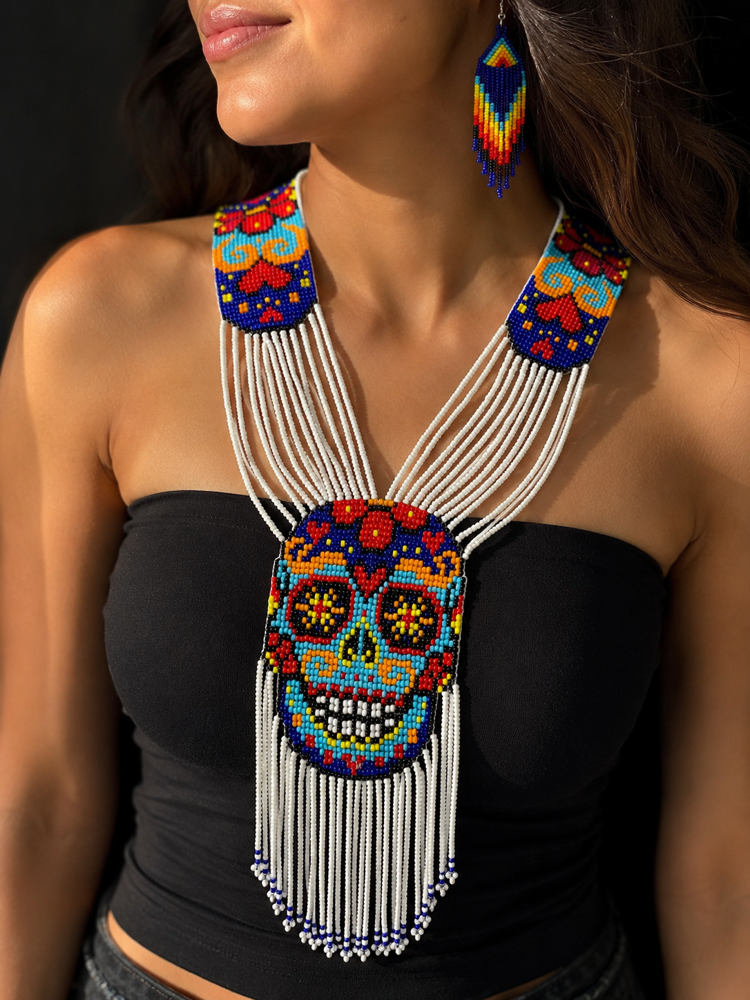 Naszyjnik ręcznie robiony z koralików seed beads z czaszką: Etniczny zestaw biżuterii z czaszką cukrową