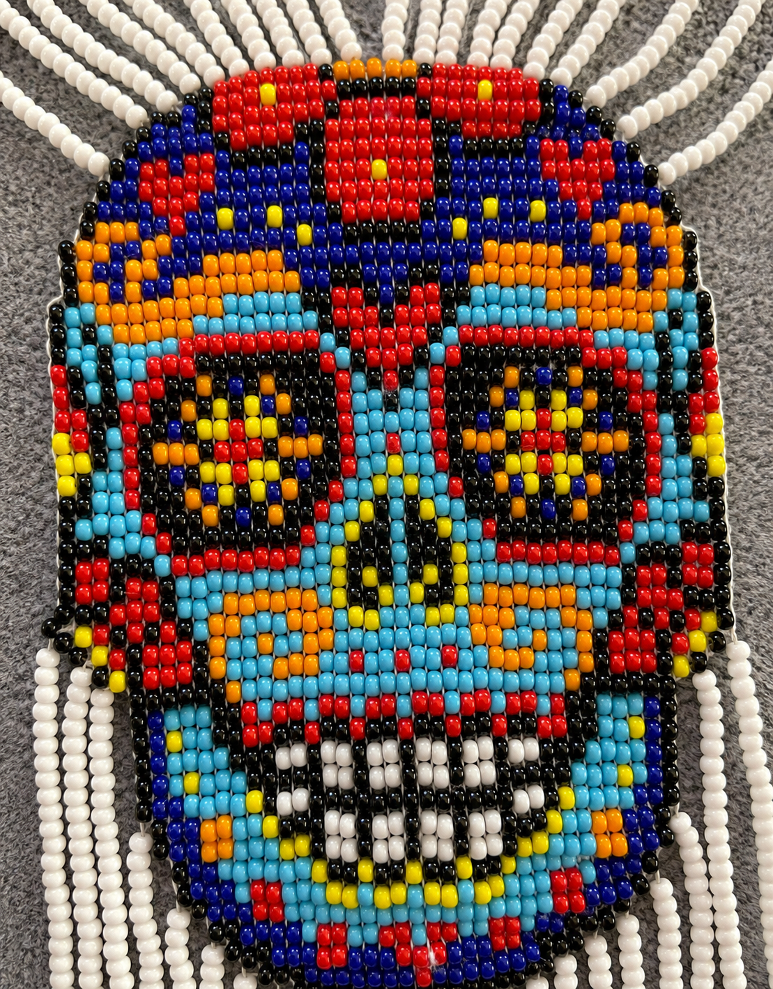 Naszyjnik ręcznie robiony z koralików seed beads z czaszką: Etniczny zestaw biżuterii z czaszką cukrową