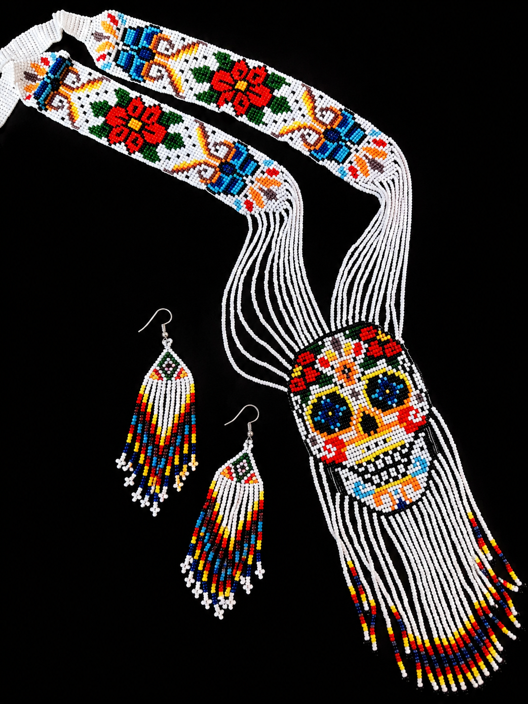 Ręcznie robiony zestaw: naszyjnik i kolczyki z koralików seed beads z motywem czaszki