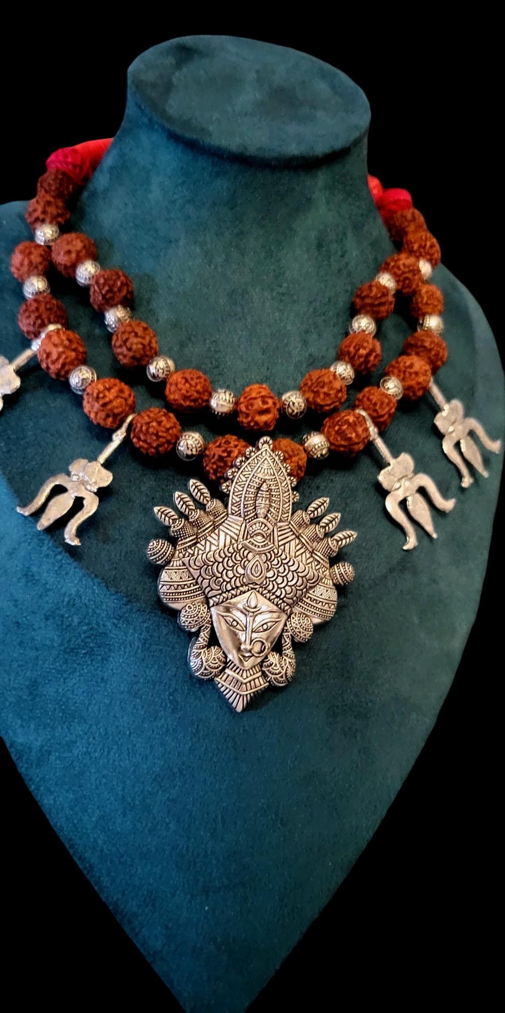 Naszyjnik bogini Kali: Wisiorek z nici Rudraksha, hinduski amulet